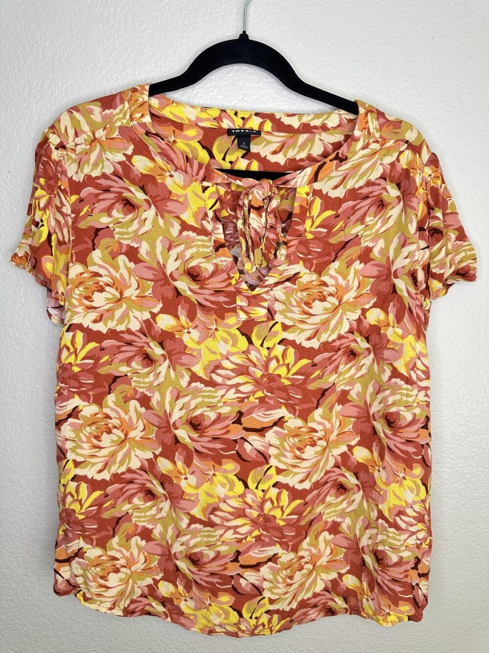 Torrid Blouse Womens 1 US 1X Multicolor Floral Short Sleeve Keyhole Tie Neck